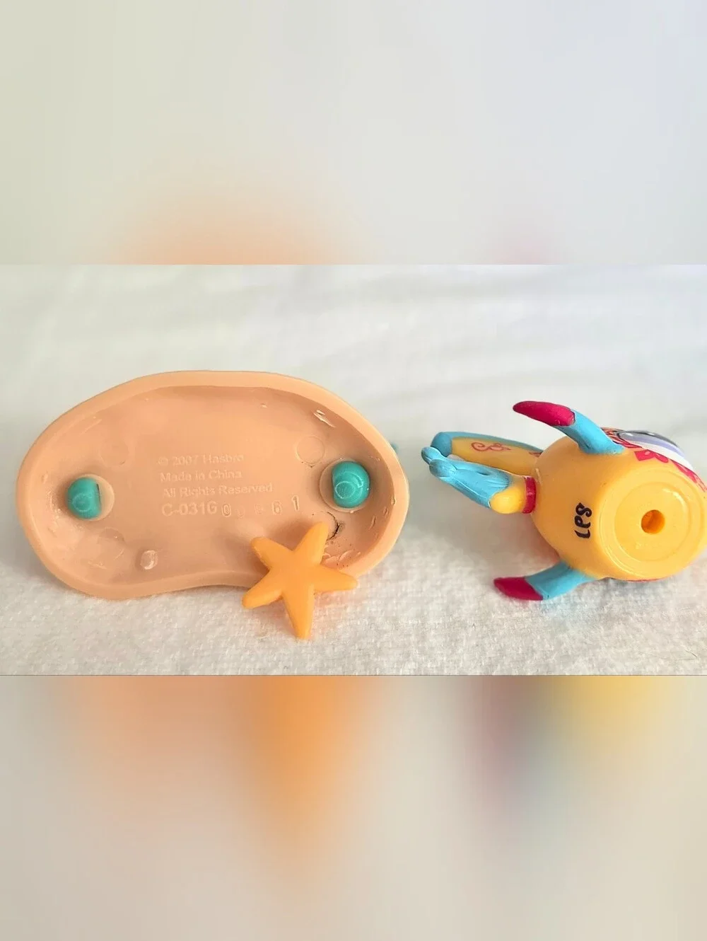 Littlest Pet Shop LPS #1355 POSTCARD PETS tropical fish, stand and a starfish